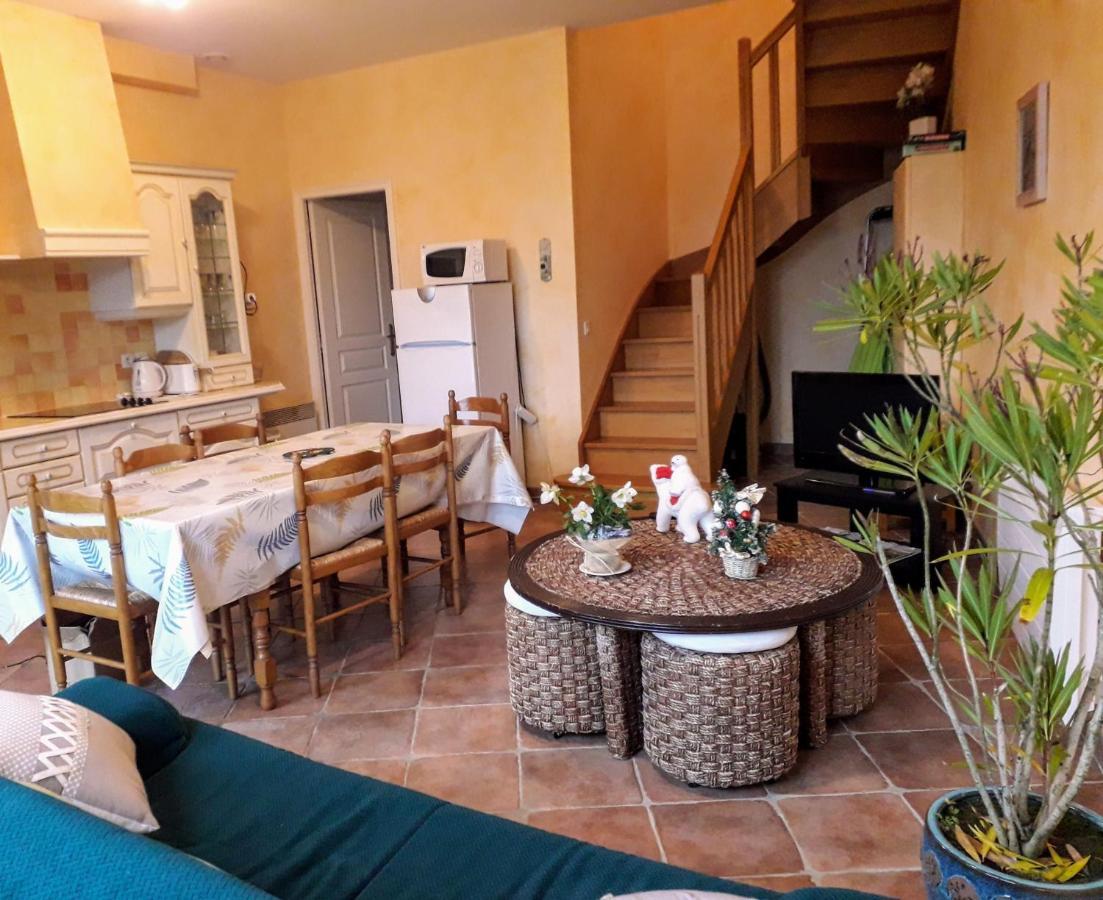 le gite du jardinier Saint-Martin-l'Aiguillon Extérieur photo